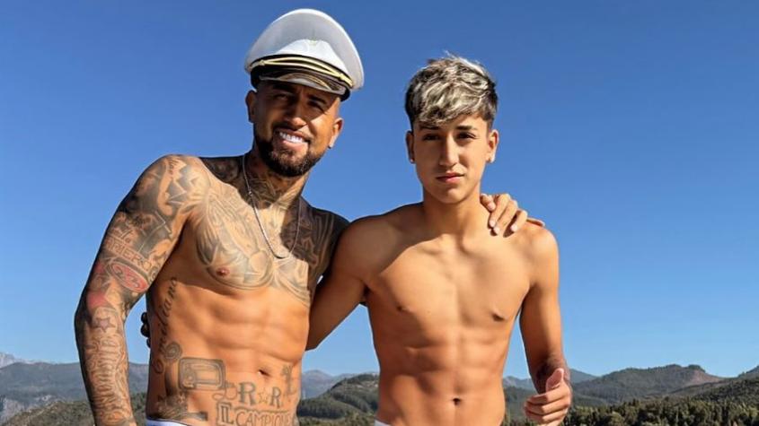 Arturo Vidal se realizó tatuaje junto a su hijo mayor con Marité Matus: esta palabra eligieron