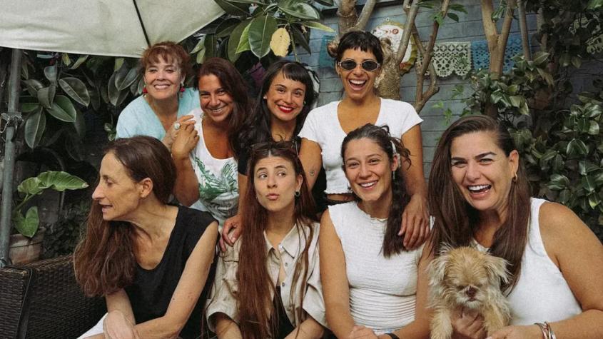 Querida actriz chilena muestra su avanzado embarazo tras repentina salida de teleserie nacional 