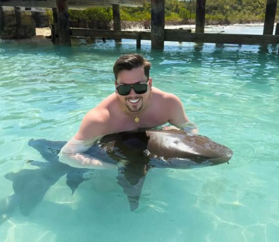 Nano Calderón presume lujoso polerón a su closet: prenda cuesta casi 2 millones de pesos