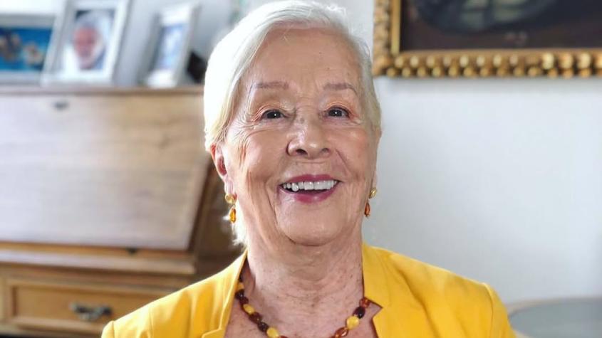 La comentada aparición de Delfina Guzmán a sus 97 años: posó con cánula nasal y comiendo un pastel