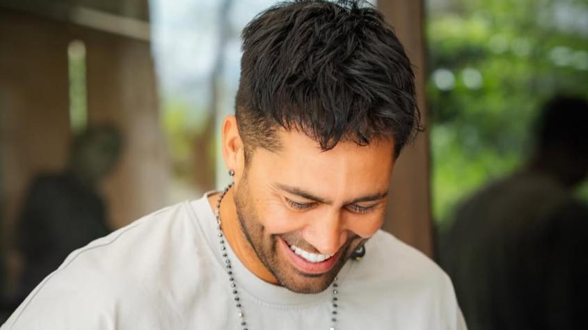 "Pura mamá": El video de Luis Jiménez con una de las trillizas que desató reacciones por el parecido con Coté López