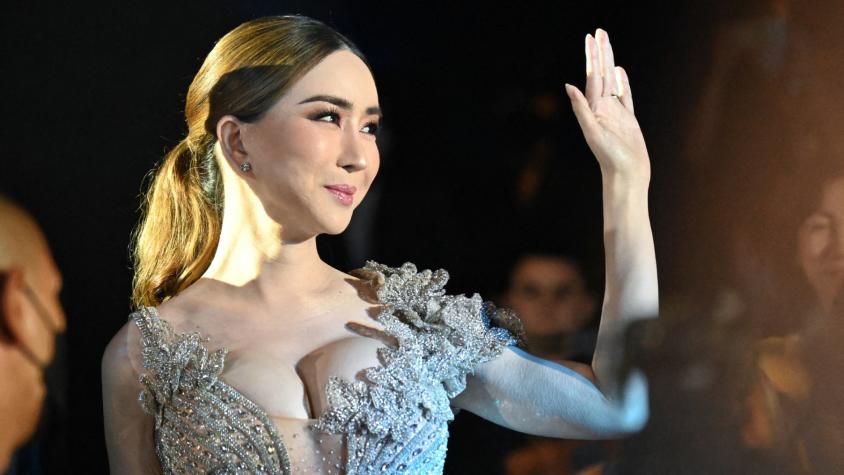 Quién es la copropietaria transgénero del Miss Universo que está acusada de fraude