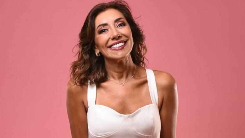 Carmen Gloria Arroyo muestra su especial árbol navideño: tiene adornos hechos por sus propios hijos