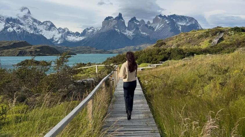 Actriz de Disney y expareja de integrante de One Direction sorprende al aparecer de vacaciones en el sur de Chile