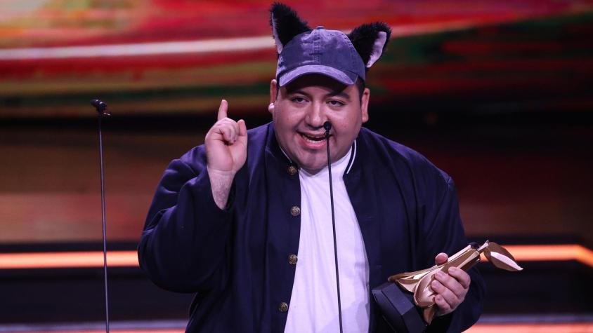 A lo Di Mondo: Danilo 21 se luce con jugado look en la alfombra roja de los Copihue de Oro 2025