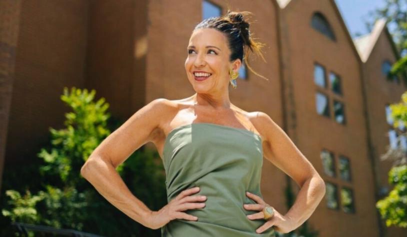 Karla Constant celebra sus 53 años con coquetas imágenes en bikini