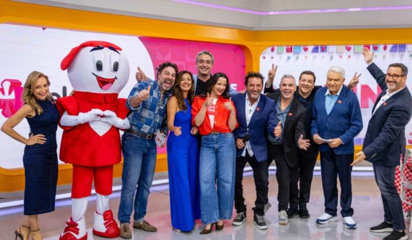 Conductora de noticias feliz por su hija