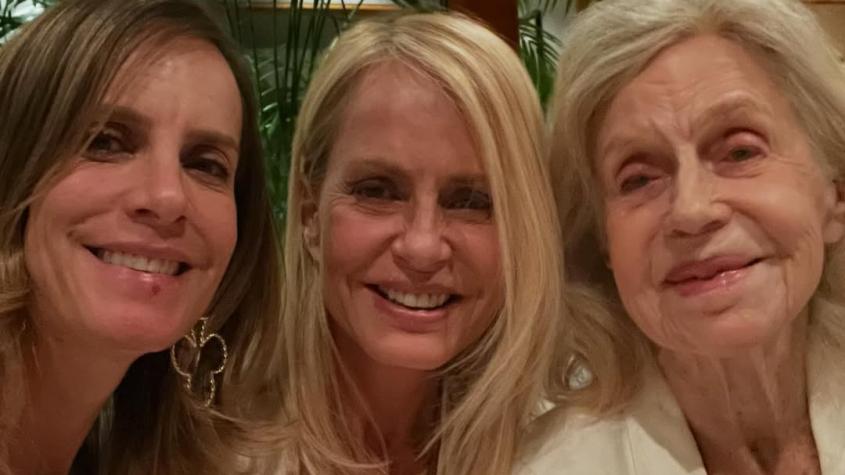 Diana Bolocco junto a su madre y su hermana - Instagram