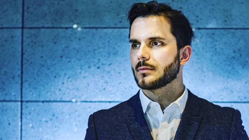 Álvaro Ballero pasa por la gala con su nueva pareja