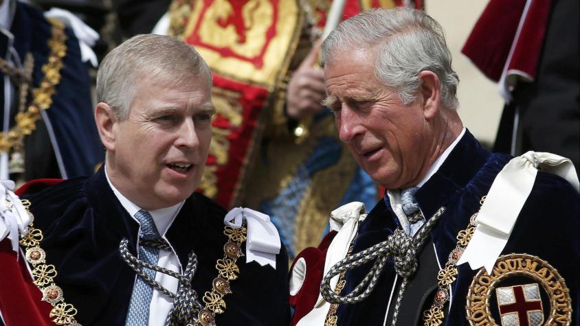 Rey Carlos III junto al expríncipe Andrés Mountbatten-Windsor | AFP