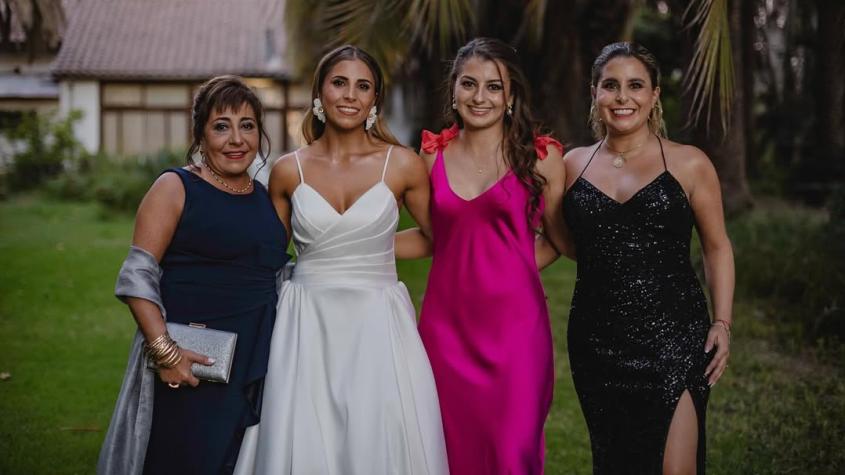 Helhue Sukni junto a sus hijas - Instagram