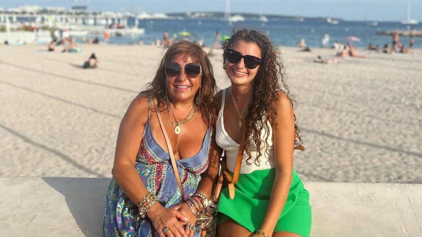 Helhue Sukni junto a su hija menor - Instagram