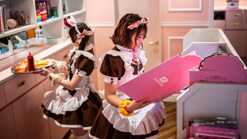 El fenómeno de los maids cafés - Mathias Cena, AFP