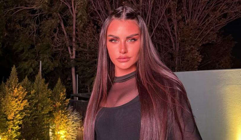Emilia Dides causa debate por fotos en bikini a cinco meses de dar a luz: "Demasiada IA"