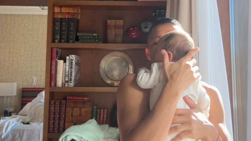 Alexis Sánchez con su bebé - Instagram @alexis_officia1