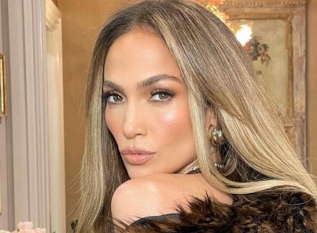 Jennifer Lopez posó en ropa interior a sus 54 años: "hermosa y fuerte"