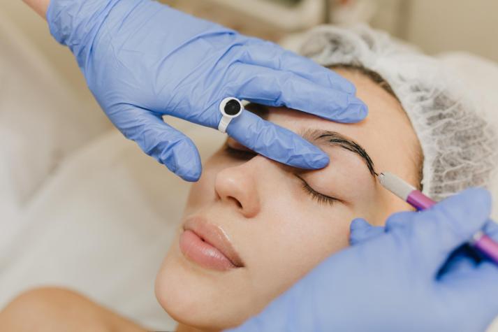 Micropigmentación y Microblading: Todo lo que debes saber si quieres intervenir tus cejas