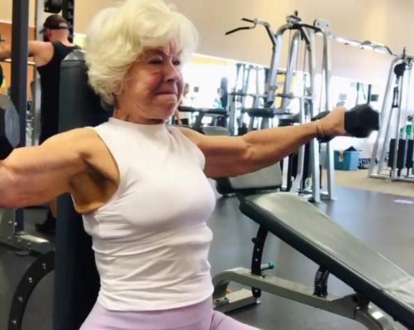 A sus 70 años venció el sobrepeso y se convirtió en una influencer fitness