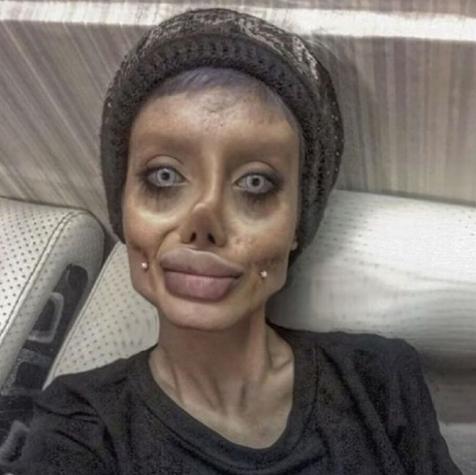 Mujer conocida como la “Angelina Jolie Zombie” salió de la cárcel y mostró su rostro real