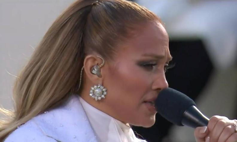 Jennifer Lopez se expresa en español en el Capitolio en pleno cambio de mando