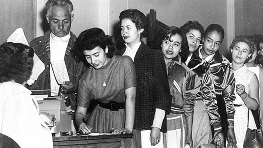 Hoy se cumplen 72 años del histórico voto universal femenino en Chile