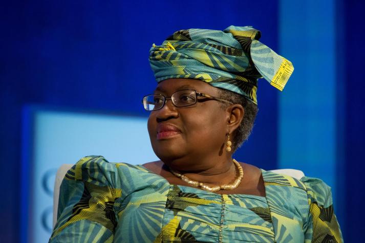 Economista de Nigeria es la primera mujer en dirigir la Organización Mundial del Comercio