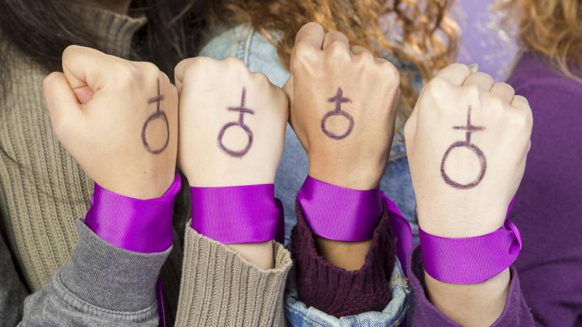Estudio identifica como feministas al 52% de las mujeres en Chile