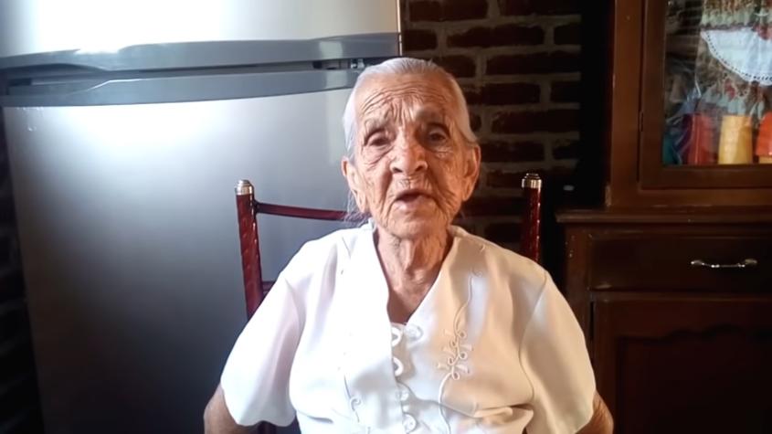 Mujer de 87 años pide a la gente que sigan su canal de Youtube de cocina