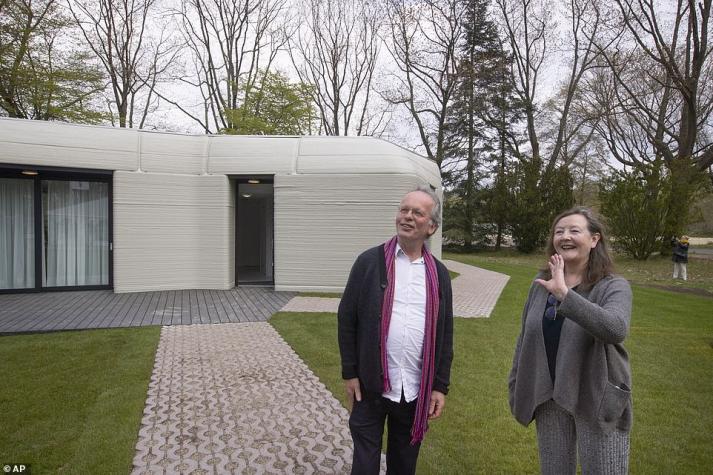 Pareja se mudó a la primera casa impresa en 3D de Europa: se puede hacer en 5 días