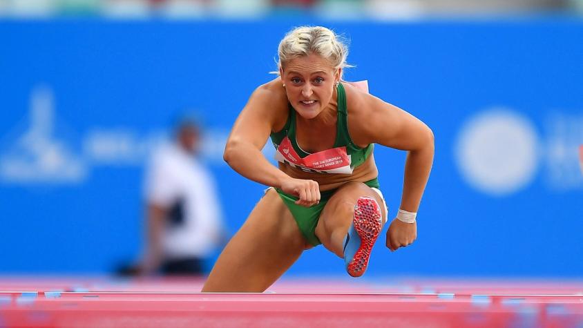 Sarah Lavin, la atleta irlandesa que pide explicaciones tras viralizarse en Chile