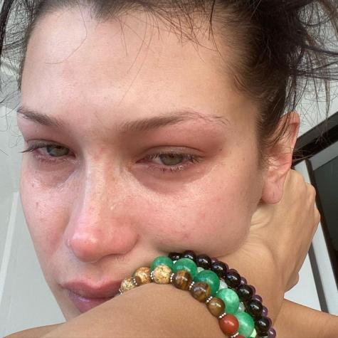 Bella Hadid compartió fotos llorando para visibilizar la salud mental