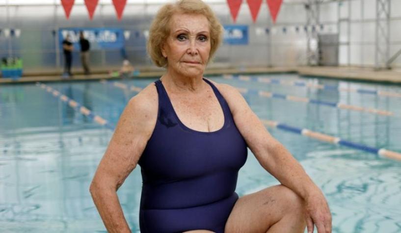 Nadadora chilena de 87 años rompe récord y además gana 6 medallas de oro en Brasil
