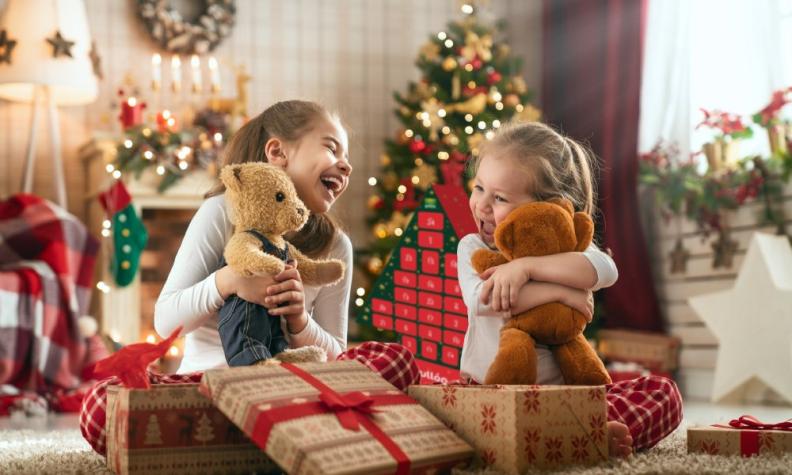 Top 5 de entretenidos regalos sin pantallas que puedes hacer esta Navidad para los más pequeños de la casa