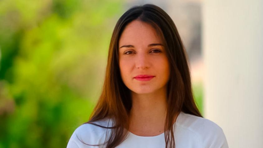 ¿Quién es Irina Karamanos?: La dirigenta feminista y pareja de Gabriel Boric que asumirá como primera dama