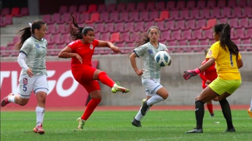 ¡Con apenas 12 años! Salomé Robledo celebra su primer gol en el Campeonato Nacional Femenino