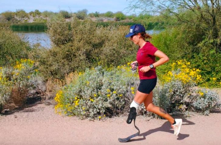Récord Guiness: Mujer que sobrevivió al cáncer y perdió una pierna corrió 104 maratones consecutivas