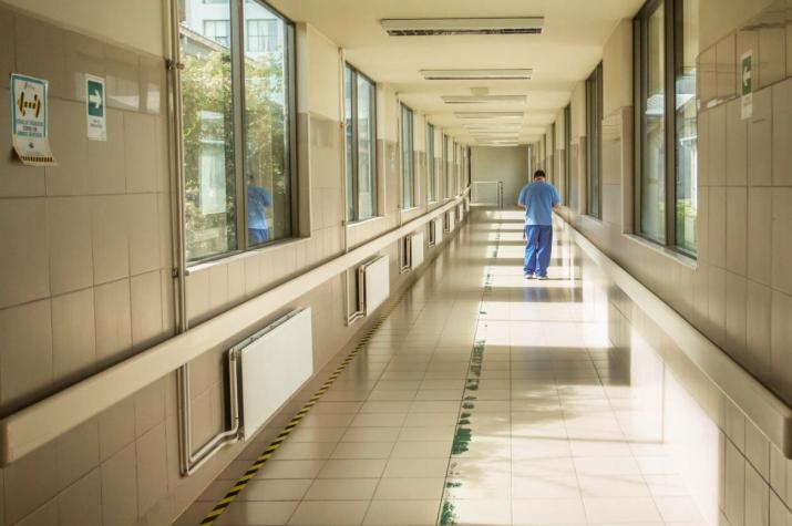 Mujer recibirá $100 millones por muerte de su hija durante parto en hospital de Arica