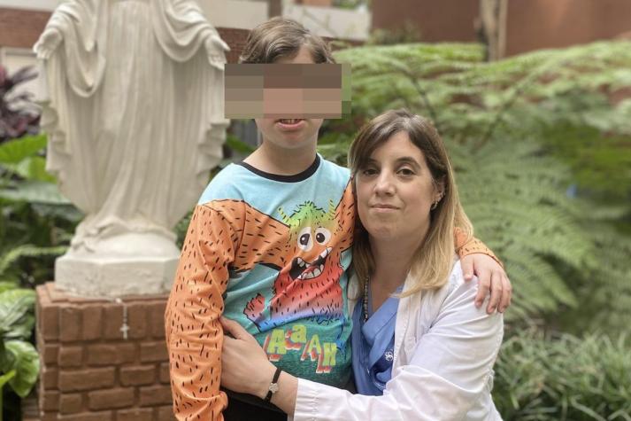 La historia de enfermera que adoptó a niño con Síndrome de Down rechazado por sus padres