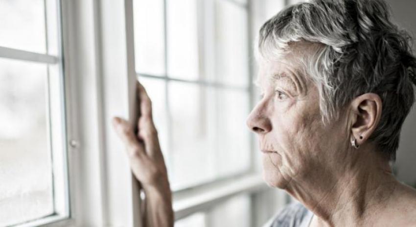 La menopausia podría ser la causa por la que el Alzheimer afecta más a las mujeres que a los hombres