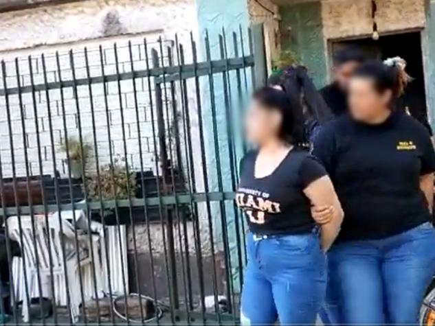 Una mujer escondió el cuerpo de su hija de 5 años durante más de dos meses en una caja que usaba de velador 