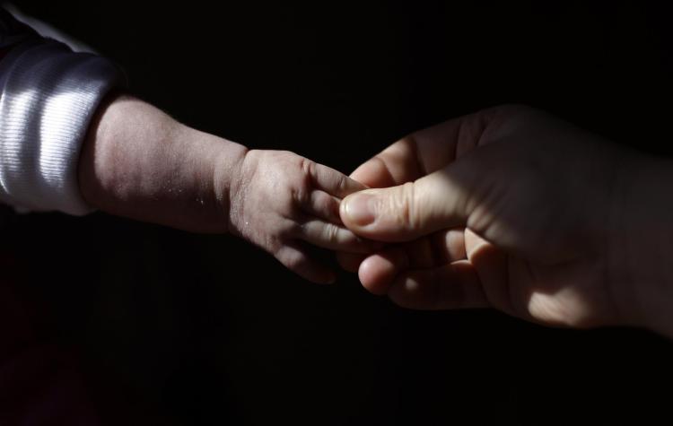 Mujer movilizó un país entero por secuestro de su bebé, hasta que admitió haberlo lanzado por un barranco