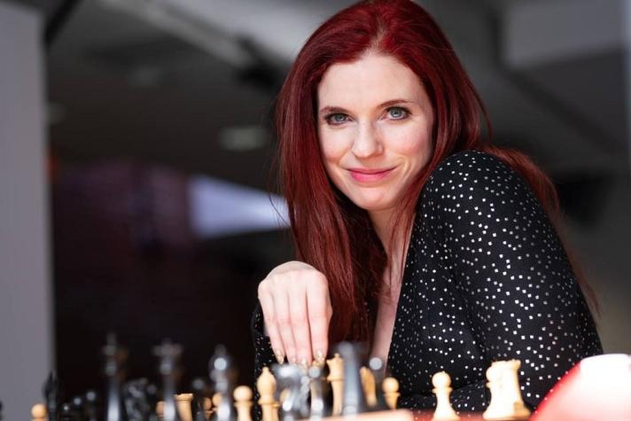 Múltiples denuncias por abuso sexual enfrenta el entrenador del equipo femenino de ajedrez en EE.UU.
