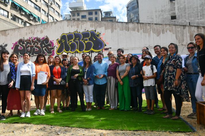 Anuncian primera plaza para mujeres en Santiago: Tendrá zona de lactancia y espacio cultural