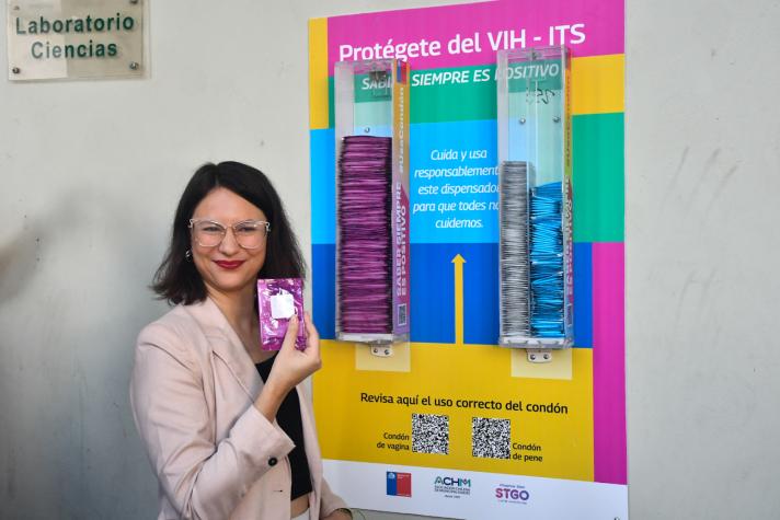 Habilitarán  dispensadores de preservativos en 11 liceos de la comuna de Santiago