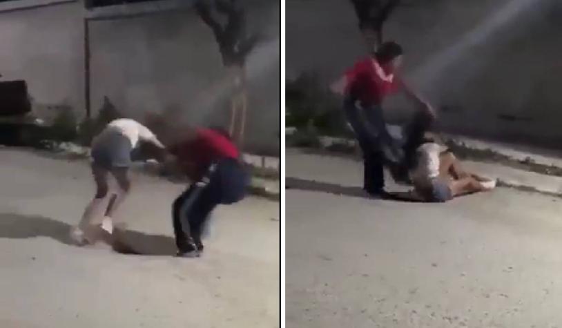 "¡Mamá, no le pegues!": madre golpea brutalmente a su hija por sufrir bullying