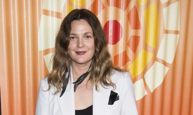 Drew Barrymore y su lucha contra el tabú de la menopausia: Sufrió su primer sofoco en vivo