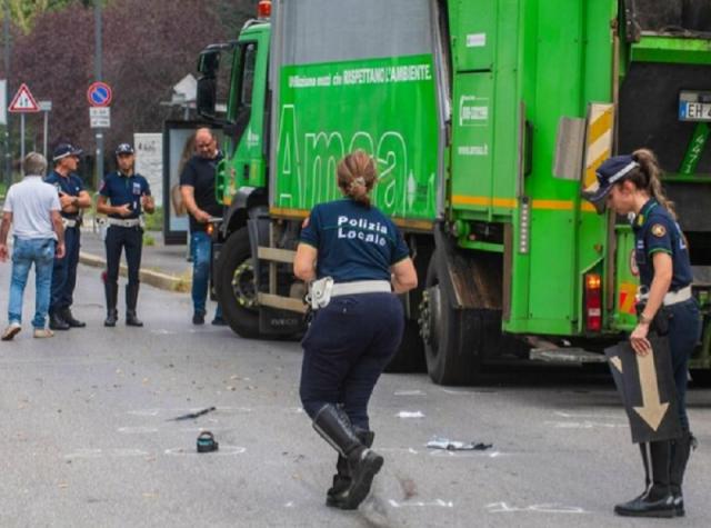 Mujer de 75 años murió tras ser atropellada por camión de la basura en Italia