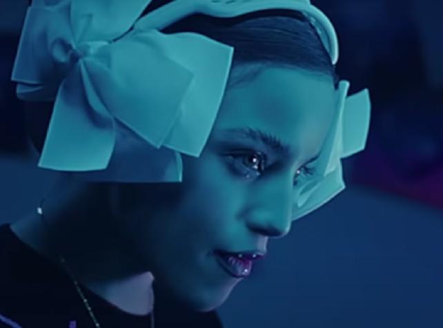 "Un ejemplo de superación": Emilia saca aplausos tras lanzar nuevo sencillo
