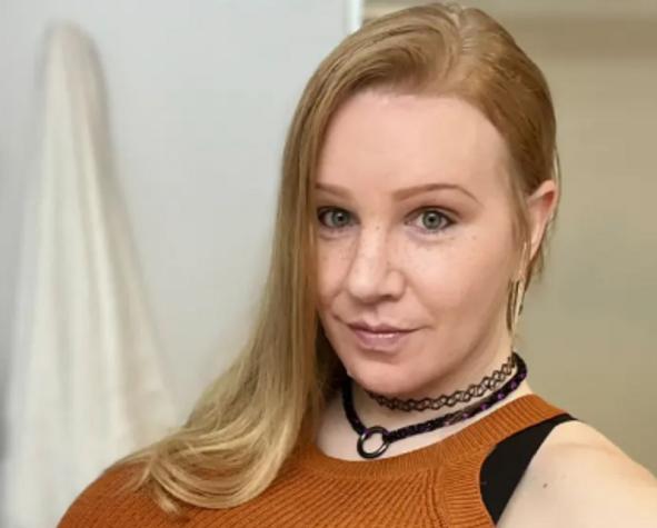 Mujer trans se ha hecho tres implantes mamarios y pretende tener los senos más grandes del mundo