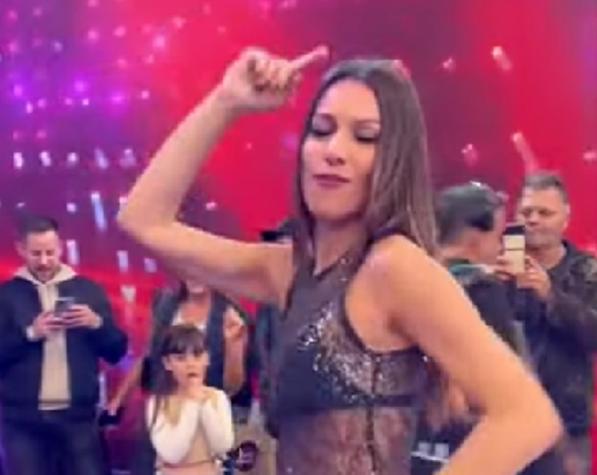 "Una bomba": Pampita se lució bailando cumbia en TV con vestido traslúcido
